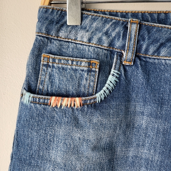 French Connection cut off blue denim with embroidered trim jean shorts Sz 8 - Picture 5 of 7